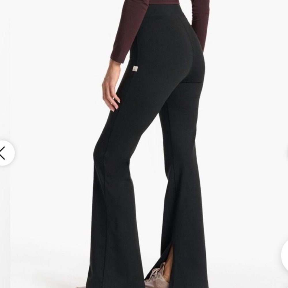 Vuori Split Flare Halo Legging in Black Heather size Small